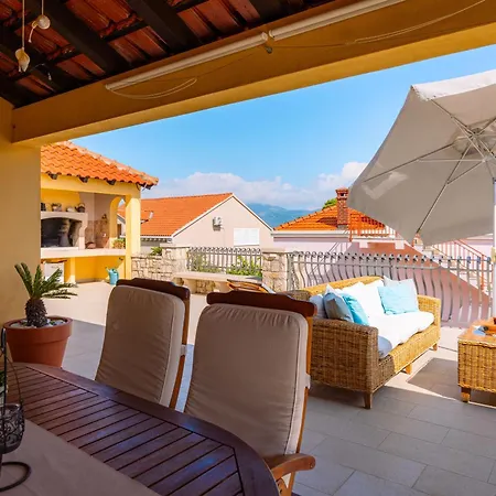 House 4 Prázdninový dům *