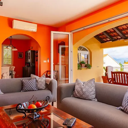 House 4 * Lumbarda