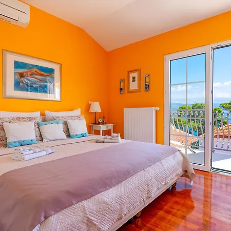 House 4 *