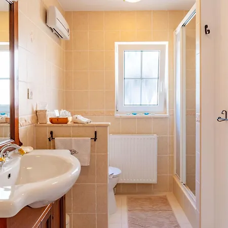 House 4 Prázdninový dům *