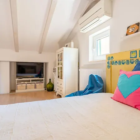 House 4 *