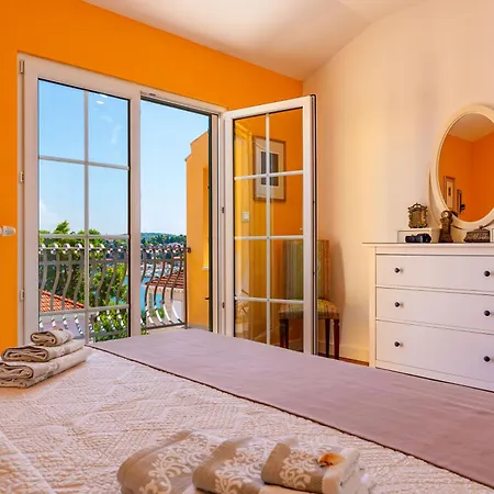 House 4 * Lumbarda