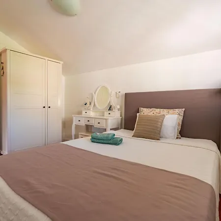 Vakantiehuis House 4 *