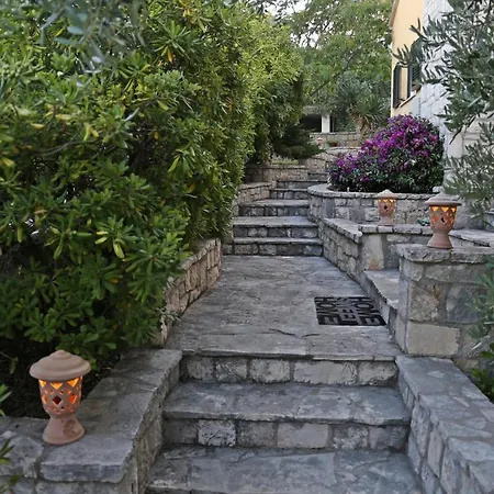 House 4 Lumbarda
