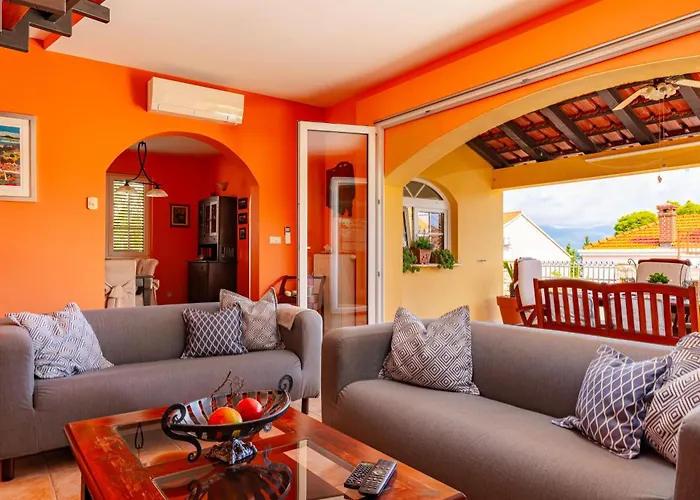 House 4 * Λομπάρδα